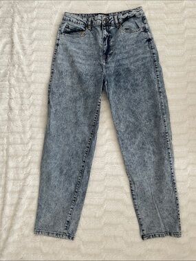 DKNY High-Rise Acid Wash Jeans in Gray-Blue